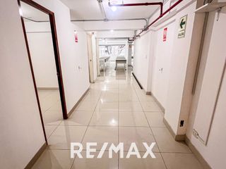 Foto 19 de Alquiler De Oficina de 297  M2 Piso Completo En San Isidro
