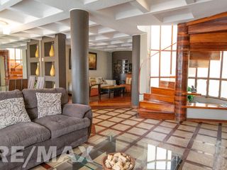 Foto 4 de VENTA DE AMPLIO DUPLEX MAS AIRES EN SURCO RESIDENCIAL AC 202 M2
