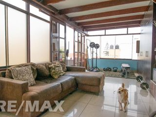 Foto 25 de VENTA DE AMPLIO DUPLEX MAS AIRES EN SURCO RESIDENCIAL AC 202 M2