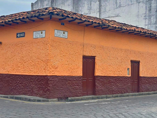 Foto 2 de Venta de casa comercial-céntrica  Ubicada en la Presidente Córdova-Cuenca
