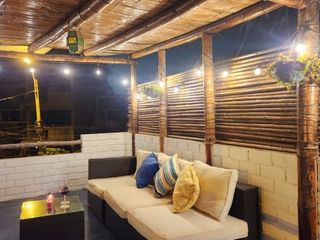 Foto 11 de VENTA DE ACOGEDOR DEPARTAMENTO TIPO BUNGALOW CON TERRAZA, EN CONDOMINIO CERRADO PLAYA LOS PULPOS.