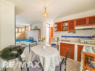 Foto 3 de VENTA DE ACOGEDOR DEPARTAMENTO TIPO BUNGALOW CON TERRAZA, EN CONDOMINIO CERRADO PLAYA LOS PULPOS.