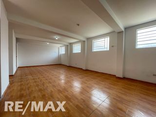 Foto 7 de 🏠✨ ¡Casa + Local Comercial en Puente Piedra con Parámetros para 5 Pisos y Terraza! 🏙️💼