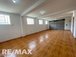 Foto 8 de 🏠✨ ¡Casa + Local Comercial en Puente Piedra con Parámetros para 5 Pisos y Terraza! 🏙️💼