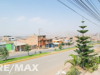 Foto 9 de 🏠✨ ¡Casa + Local Comercial en Puente Piedra con Parámetros para 5 Pisos y Terraza! 🏙️💼