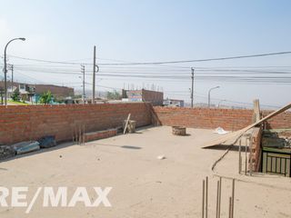 Foto 11 de 🏠✨ ¡Casa + Local Comercial en Puente Piedra con Parámetros para 5 Pisos y Terraza! 🏙️💼