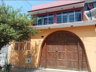 Foto 1 de CASA AMPLIA EN VENTA EN COMAS