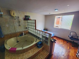 Foto 2 de VENDO CASA DE 4 PISOS PUERTA DE HIERRO ATE