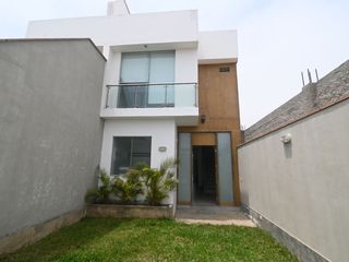 Foto 2 de VENDO 2 CASAS DE PLAYA DE  200 M² 3 PISOS CON PISCINA, BUJAMA BAJA.