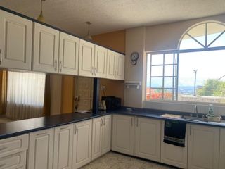 Foto 2 de Venta Casa independiente CONOCOTO  en Sta. Monica a dos cuadras de Abdon Calderon y Ponce Enriquez