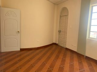Foto 16 de Venta Casa independiente CONOCOTO  en Sta. Monica a dos cuadras de Abdon Calderon y Ponce Enriquez