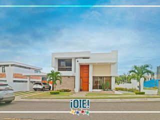 Foto 1 de Casa de 3 dormitorios en venta, en urbanización Ciudad del Mar, Manta, Ecuador