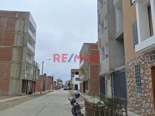 Foto 4 de Terreno En La Estancia De Huanchaco - Venta - 107.24 M2 Vista Lateral A Parque - 1111486
