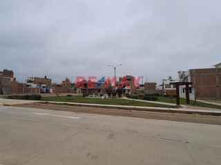 Foto 5 de Terreno En La Estancia De Huanchaco - Venta - 107.24 M2 Vista Lateral A Parque - 1111486