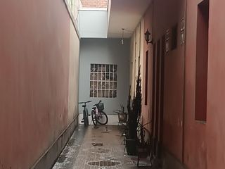 Foto 2 de VENDO CASA COMO TERRENO – CERCA A LA MUNICIPALIDAD LIMA Y DEL RIMAC