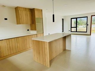 Foto 18 de Amplia y lujosa villa por estrenar en exclusiva urbanización privada en Challuabamba