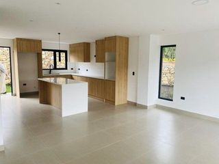 Foto 19 de Amplia y lujosa villa por estrenar en exclusiva urbanización privada en Challuabamba