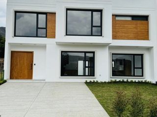 Foto 24 de Amplia y lujosa villa por estrenar en exclusiva urbanización privada en Challuabamba