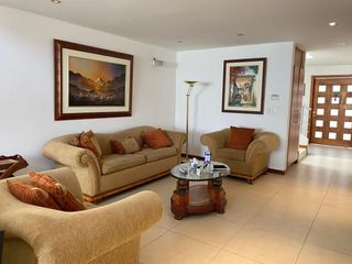 Foto 7 de Casa de venta doble altura. Rancho San Francisco.   Londoño de 3 dormitorios. Cumbayá Ecuador