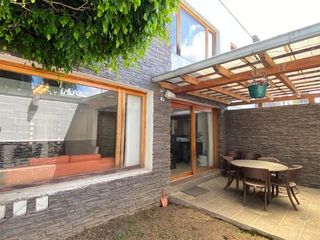 Foto 4 de Casa de venta doble altura. Rancho San Francisco.   Londoño de 3 dormitorios. Cumbayá Ecuador