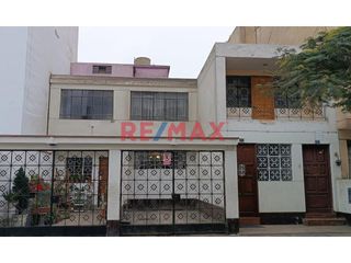 Foto 2 de 1106726 Venta De Departamento Segundo Piso Y Los Aires Del Tercer Piso Mas Estacionamiento En Zona Exclusiva Del Distrito Del Rímac