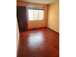Foto 8 de 1106726 Venta De Departamento Segundo Piso Y Los Aires Del Tercer Piso Mas Estacionamiento En Zona Exclusiva Del Distrito Del Rímac