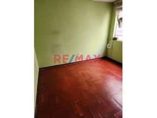 Foto 12 de 1106726 Venta De Departamento Segundo Piso Y Los Aires Del Tercer Piso Mas Estacionamiento En Zona Exclusiva Del Distrito Del Rímac