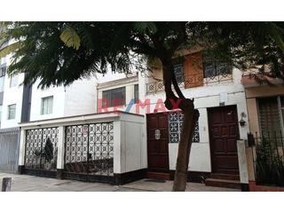 Foto 13 de 1106726 Venta De Departamento Segundo Piso Y Los Aires Del Tercer Piso Mas Estacionamiento En Zona Exclusiva Del Distrito Del Rímac