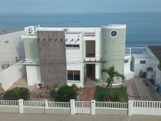 Foto 1 de casa de venta frente al mar en manta zona sur