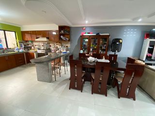 Foto 2 de VENTA DE AMPLIA CASA EN RICAURTE