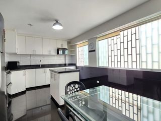 Foto 1 de VENTA DE DEPARTAMENTO EN MIRAFLORES  192.99 m2  $190,000