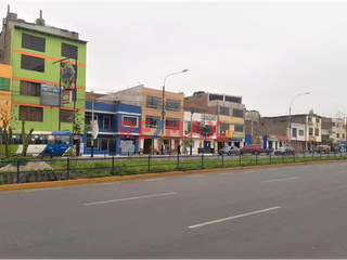 Foto 14 de Vive O Pon Tu Negocio Cerca A La Av. Universitaria Y Cdra. 31 Av. Perú 15 M2