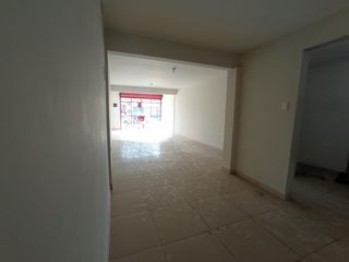 Foto 3 de ALQUILER DE AMPLIO LOCAL EN EL OVALO HUANDOY