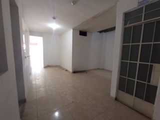 Foto 5 de ALQUILER DE AMPLIO LOCAL EN EL OVALO HUANDOY