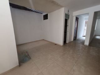 Foto 10 de ALQUILER DE AMPLIO LOCAL EN EL OVALO HUANDOY