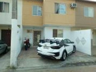 Foto 1 de HERMOSA VILLA EN CONJUNTO RESIDENCIAL CERRADO, PARAISO DEL RIO, NORTE GUAYAQUIL,
