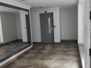 Foto 4 de VENTA DE LINDO DEPARTAMENTO EN AURORA MIRAFLORES FRENTE A PARQUE
