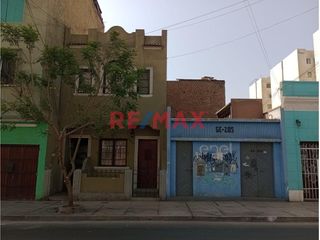 Foto 1 de Se Vende Casa Como Terreno Buena Ubicacion - Breña