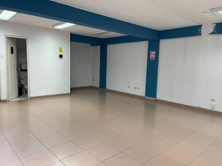 Foto 2 de OFICINA Y/O LOCAL COMERCIAL CON VISTA INTERIOR, EN ZONA COMERCIAL DE CHORRILLOS