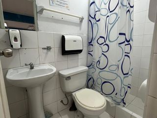 Foto 4 de OFICINA Y/O LOCAL COMERCIAL CON VISTA INTERIOR, EN ZONA COMERCIAL DE CHORRILLOS