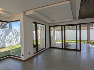 Foto 11 de HERMOSA CASA DE VENTA EN PLANOS EN PUEMBO VIA ARRAYANES