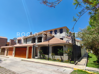 Foto 1 de ¡VENDO CASA de 3 pisos en Yanahuara! - Precio en $$