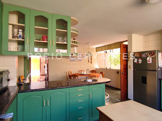 Foto 3 de ¡VENDO CASA de 3 pisos en Yanahuara! - Precio en $$
