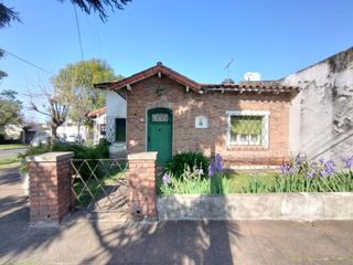 Foto 1 de Castelar Norte - Venta - Casa 4 Ambientes
