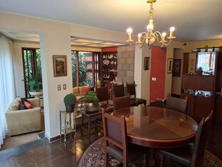 Foto 2 de CASA COMO TERRENO ( 303.80 M2) EN URB RESIDENCIAL HIGUERETA $ 600,000