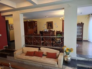 Foto 4 de CASA COMO TERRENO ( 303.80 M2) EN URB RESIDENCIAL HIGUERETA $ 600,000