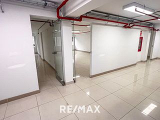 Foto 17 de Alquiler De Oficina De 805 M2 Piso Completo En San Isidro
