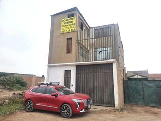 Foto 1 de VENDO AMPLIA CASA DE TRES PISOS PARA TALLER/VIVIENDA/ ALMACEN EN COMAS.