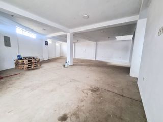 Foto 5 de VENDO AMPLIA CASA DE TRES PISOS PARA TALLER/VIVIENDA/ ALMACEN EN COMAS.