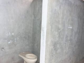 Foto 11 de VENDO AMPLIA CASA DE TRES PISOS PARA TALLER/VIVIENDA/ ALMACEN EN COMAS.